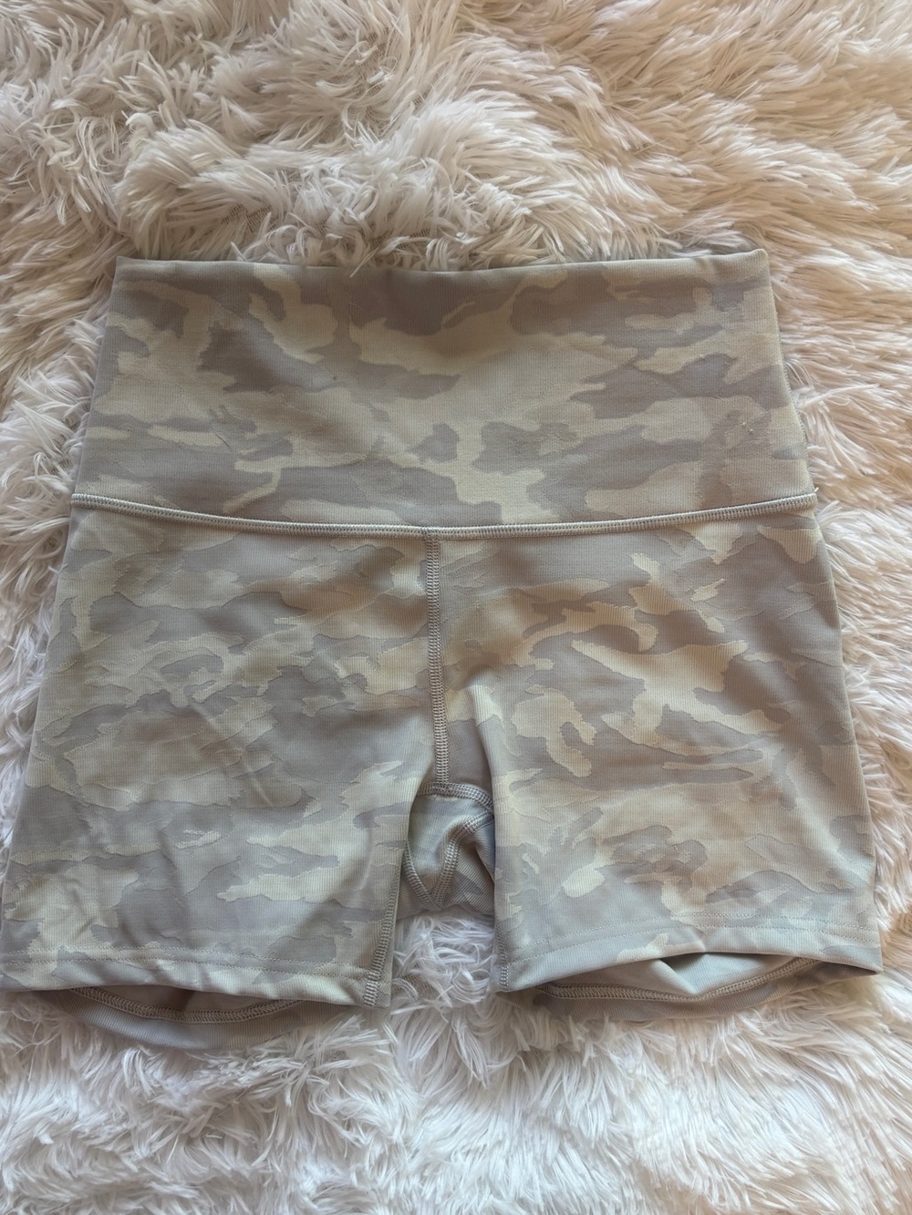 Lululemon Spandex Workout Shorts In White Camo Sz 6
